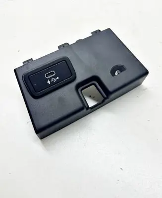 BMW 3 G20 G21 USB socket connector 8711939