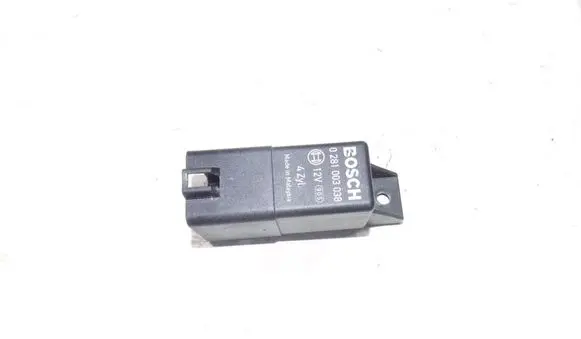 Volkswagen PASSAT B6 Glow plug pre-heat relay 0281003038