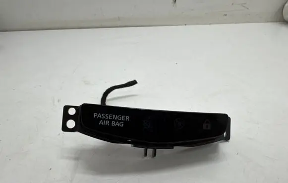 Nissan Juke II F16 Passenger airbag on/off switch 