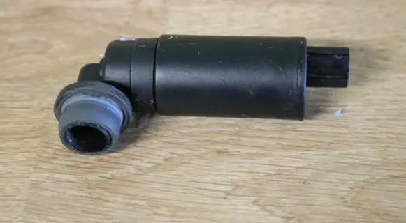 Toyota Avensis T250 Windscreen/windshield washer pump