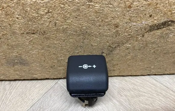 BMW 1 E81 E87 12 V Socket (rear) 6904008