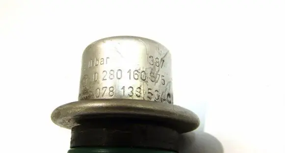 Volkswagen Phaeton Fuel pressure regulator 078133534C