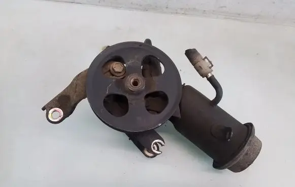 Toyota Yaris Power steering pump