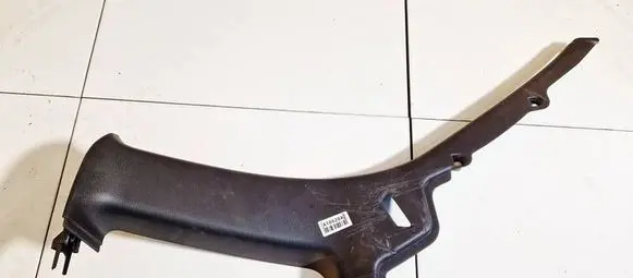 Volvo V70 (D) pillar trim (bottom) 1882