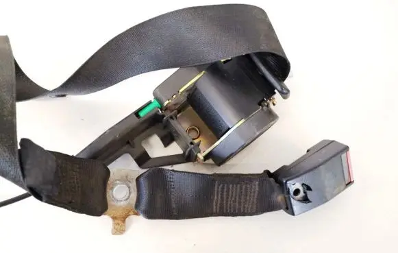 Middle seatbelt (rear)