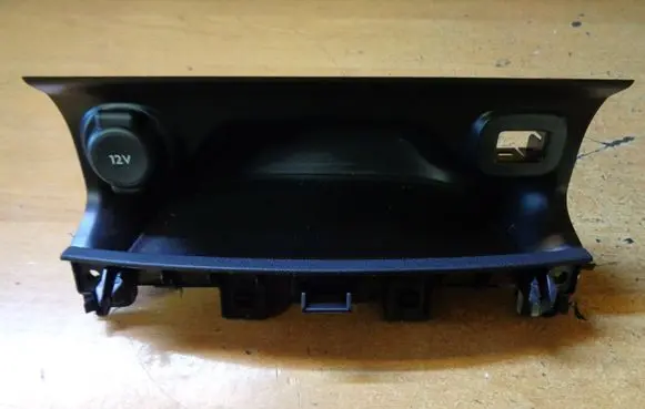 Citroen C4 Cactus 12 V Socket (front) 9804666977