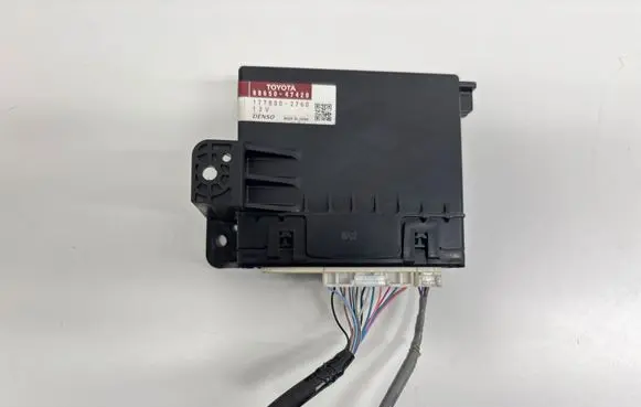 Toyota Prius+ (ZVW40) Other control units/modules 8865047420 1778002760