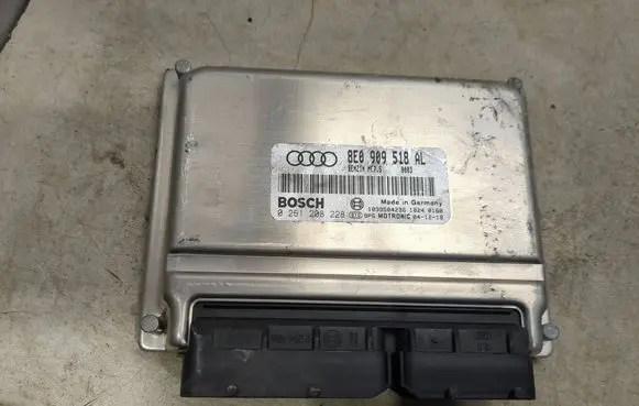 Audi A4 S4 B8 8K Engine control unit/module 8E0909518AL 0261208228 1039S04236