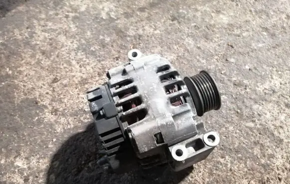 Renault Scenic I Generator/alternator 8200030635 SG9B033 2542420C