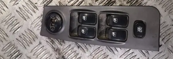 Hyundai Matrix Electric window control switch 9357017100