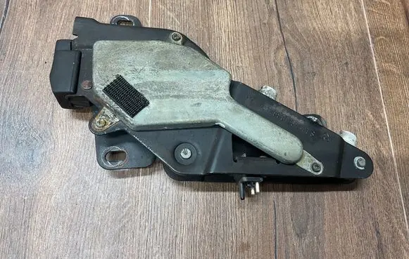 Mercedes-Benz SL R129 Convertible roof lock/latch 1298001674 A1298001674