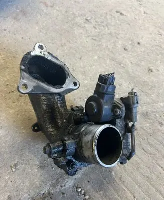Toyota RAV 4 (XA20) Throttle valve