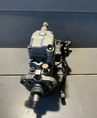 Audi A4 S4 B5 8D Fuel injection high pressure pump 0460404986