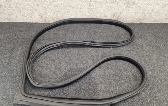BMW 6 F12 F13 Front door rubber seal 7268800