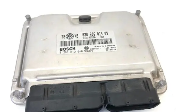 Volkswagen PASSAT B5.5 Engine control unit/module 038906019GS 0281010940