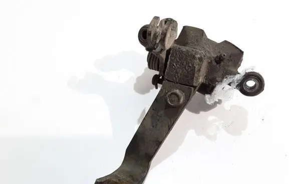 KIA Carens I Rear brake caliper