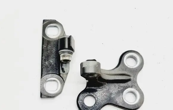 Volvo S60 Front door upper hinge 31299542