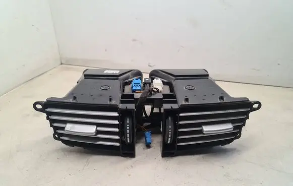 Mercedes-Benz E W212 Dash center air vent grill A2128302554