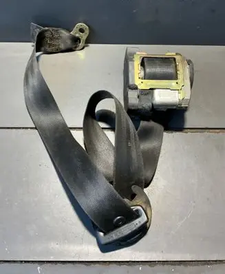 Volkswagen PASSAT B5.5 Front seatbelt 3B1857705D