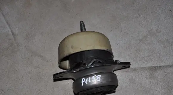 Ford Mustang VI Engine mount bracket