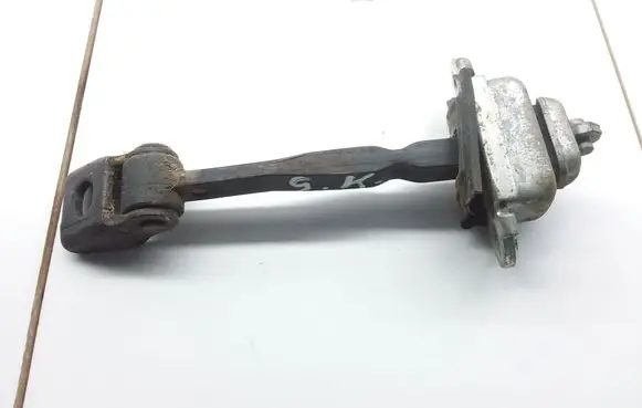 Skoda Octavia Mk2 (1Z) Rear door check strap stopper 