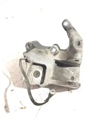 Volvo S60 Engine mounting bracket 31401633