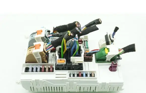 Opel Astra L Fuse box set 9857038280