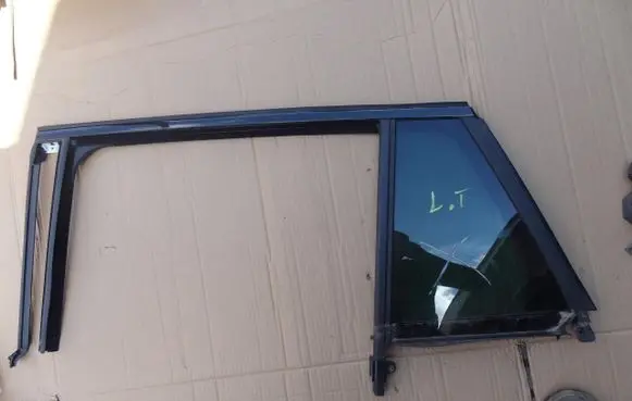 Opel Insignia B Rear vent window glass 39144554