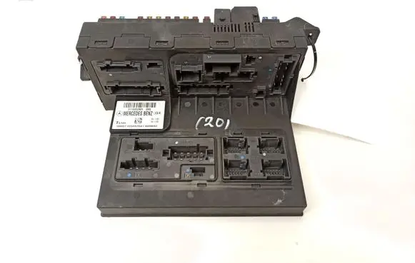 Mercedes-Benz E W211 Fuse module 2115453901