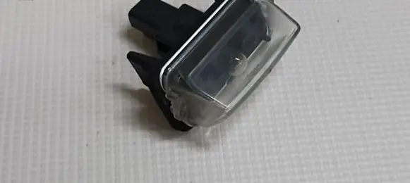 Toyota Auris E180 Number plate light L000012