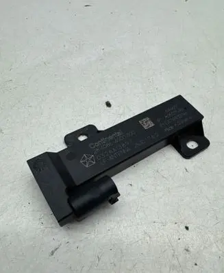 Jeep Compass Aerial antenna amplifier 64469T 04749301AB 68051315AB
