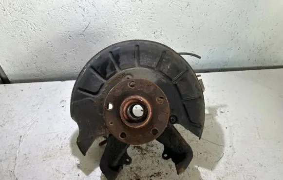 Skoda Octavia Mk2 (1Z) Front wheel hub