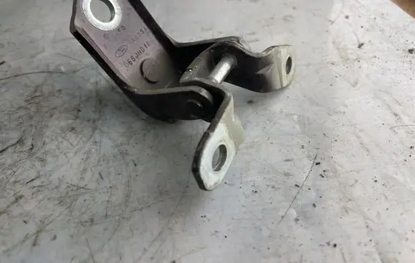 Ford Fiesta Front door lower hinge 