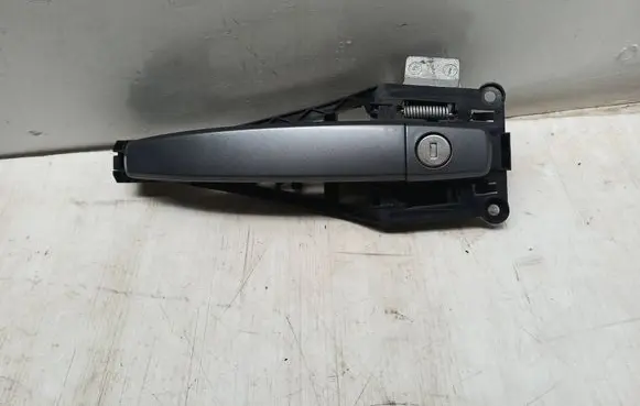 Opel Zafira B Front door exterior handle 24463523
