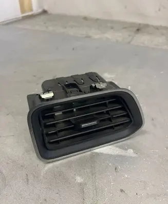 Renault Master III Dashboard air vent grill cover trim 687501519R