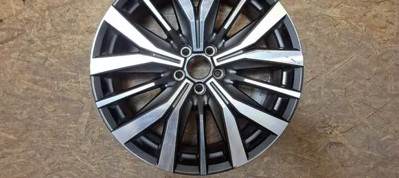 Nissan X-Trail T33 R20 alloy rim C11110