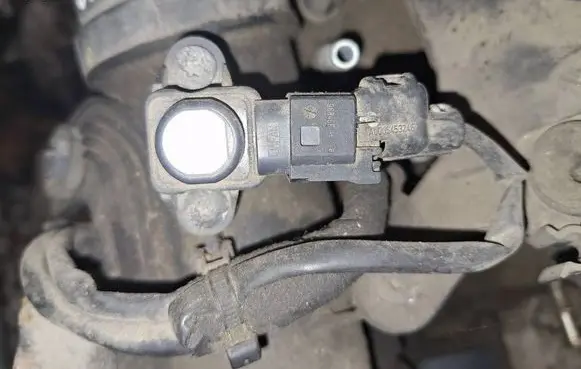 Mercedes-Benz B W245 Air pressure sensor a0051535028