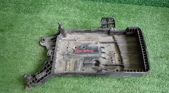 Volkswagen Touran III Battery box tray 