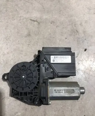 Volkswagen Multivan T5 Front door window regulator motor 7H1959801