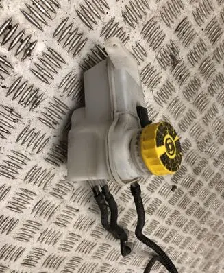 Brake fluid reservoir