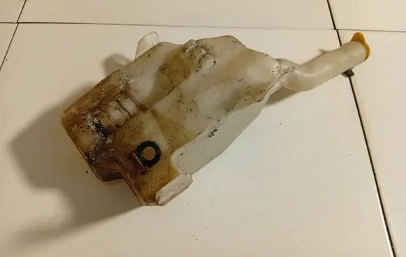 Opel Vectra C Windshield washer fluid reservoir/tank
