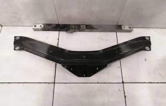 Maserati Quattroporte Other engine bay part 980139333