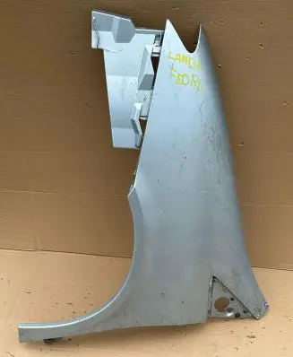 Lancia Phedra Fender