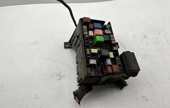 Toyota Land Cruiser (J120) Fuse module 9098704006 1667001580
