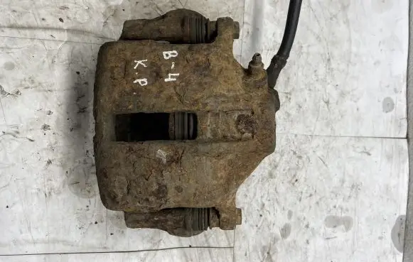 Volkswagen PASSAT B7 USA Front brake caliper