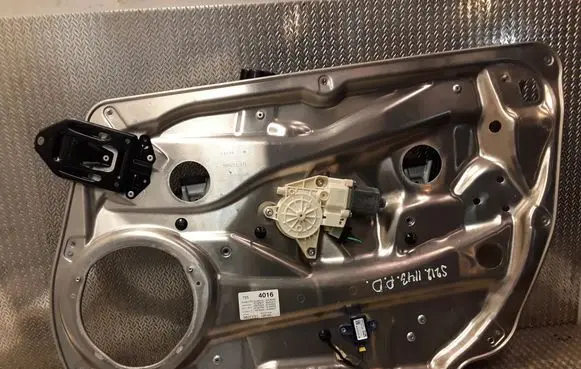 Mercedes-Benz E W212 Front door window regulator with motor A2128201102 2128201102
