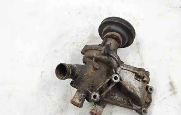Audi 80 90 S2 B4 Thermostat/thermostat housing 037121013A