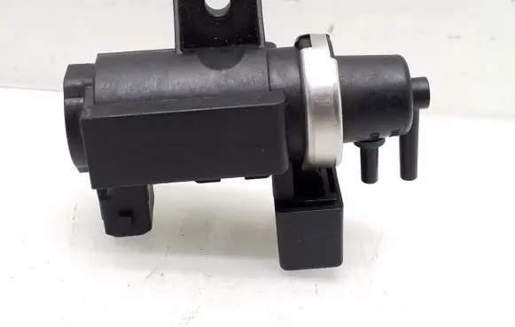 BMW 5 E60 E61 Turbo solenoid valve 72279600 2247906