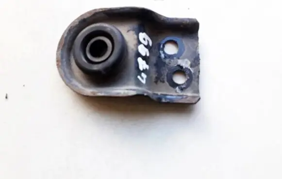 Volvo S40, V40 Radiator mount bracket mb925655