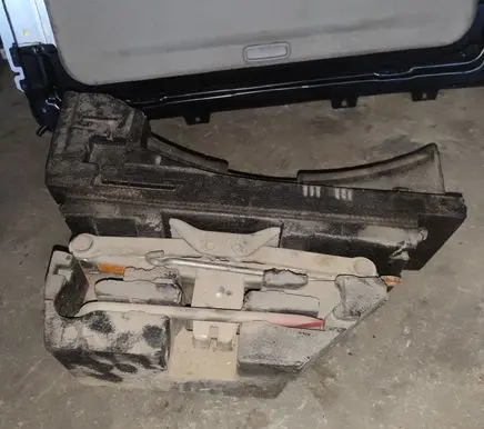 Nissan X-Trail T30 Tool set 